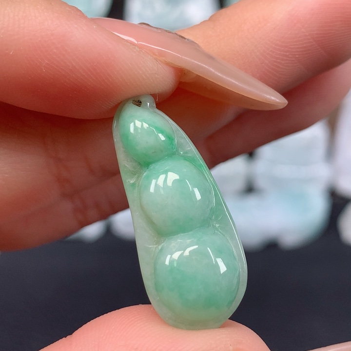 颈饰未镶嵌翡翠玉豆子