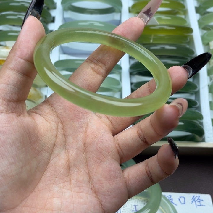 ****姐未镶嵌蛇纹石玉手镯