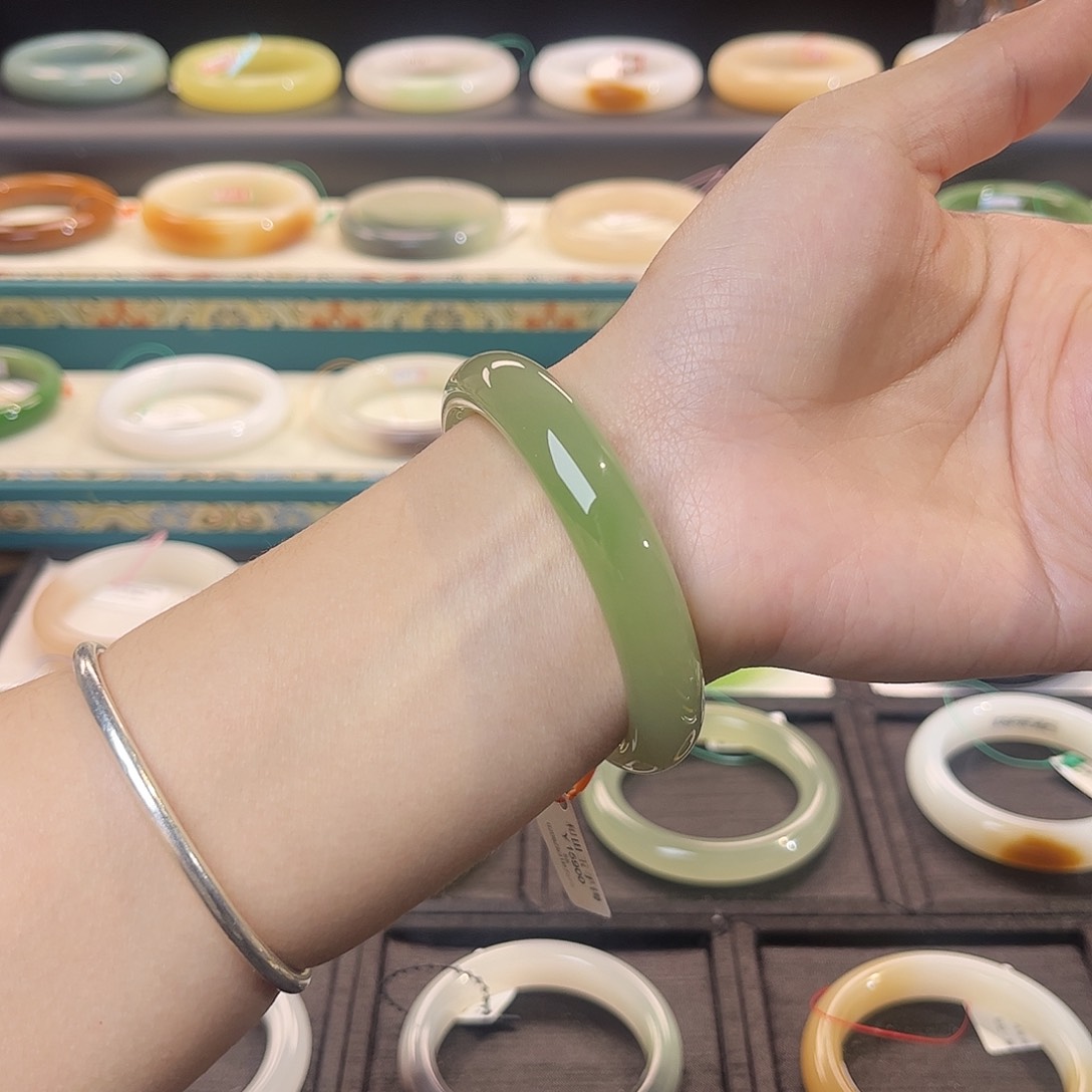 和田玉手镯未镶嵌 高冰翠青