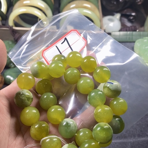 未镶嵌蛇纹石玉颈饰