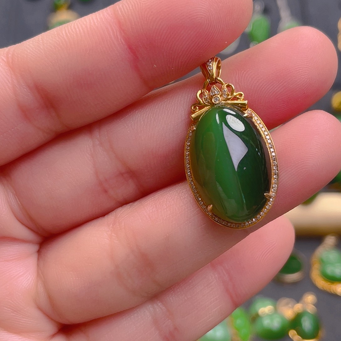 和田玉吊坠(不含链)18K金镶嵌4800