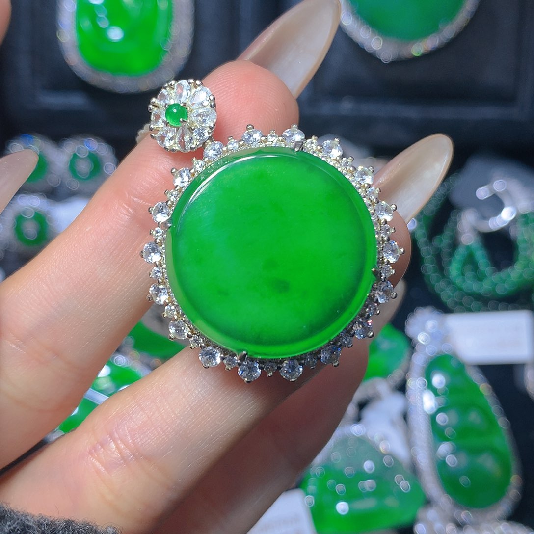 翡翠颈饰银S925镶嵌翡翠