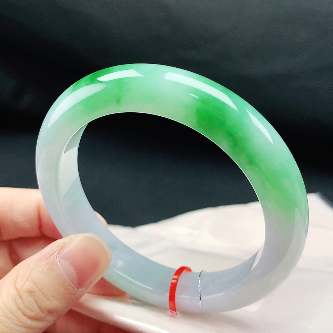 翡翠手镯未镶嵌57圈