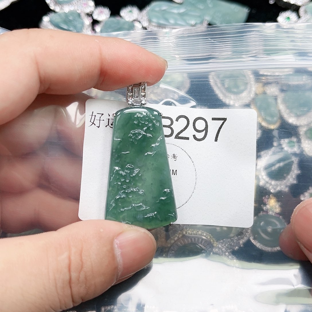 翡翠颈饰未镶嵌翡翠297