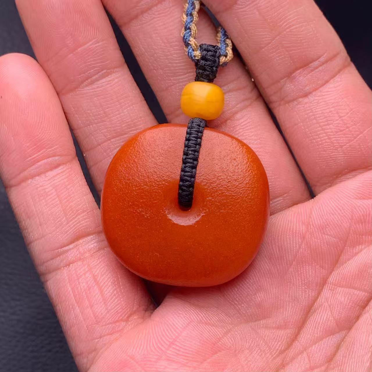 橘皮老蜜蜡墩子老蜜蜡饼子平安扣毛衣坠10.3克尺寸31.2×33×13毫米
