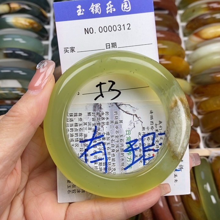 蛇纹石玉手镯未镶嵌