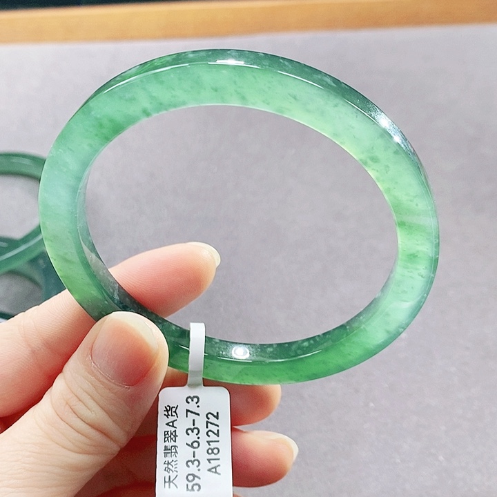 翡翠未镶嵌手镯（圆镯）