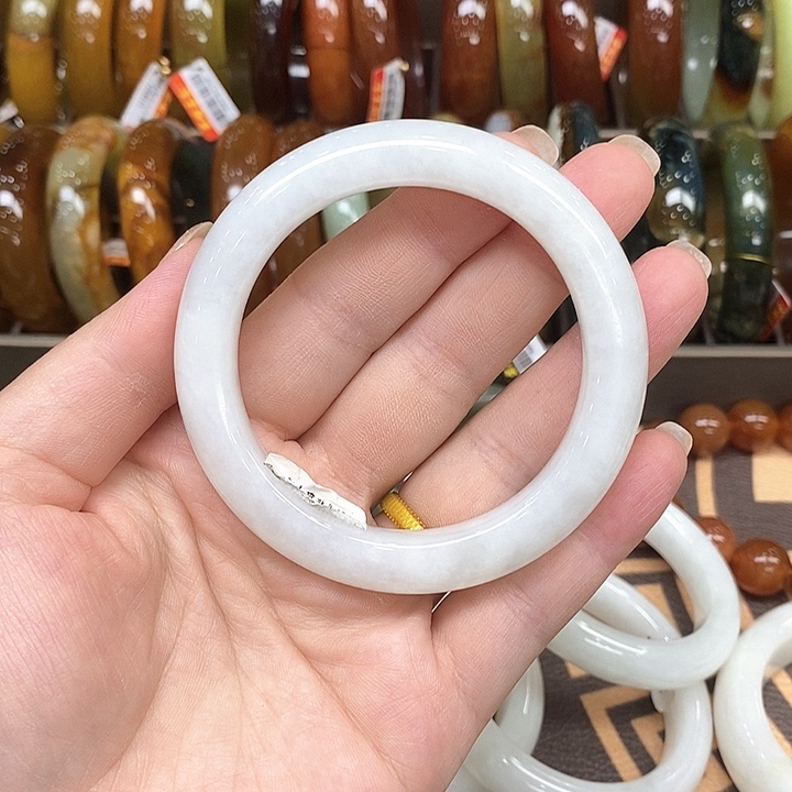 未镶嵌蛇纹石玉手镯语*