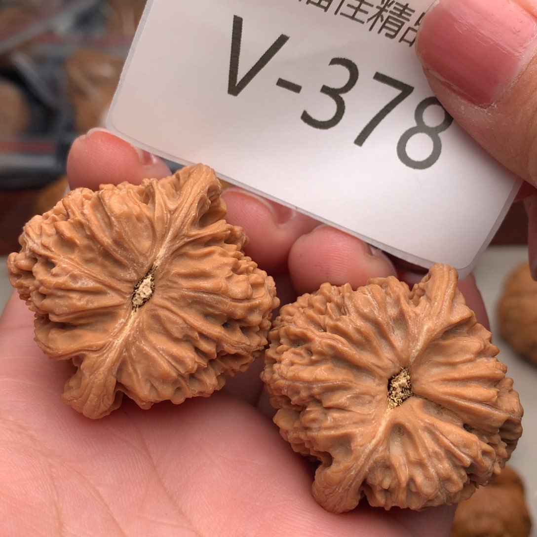 文玩核桃把件40南疆石………..