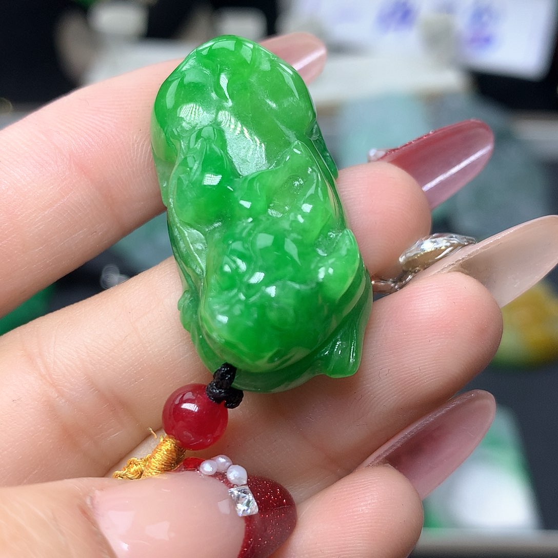 翡翠吊坠(赠链)未镶嵌
