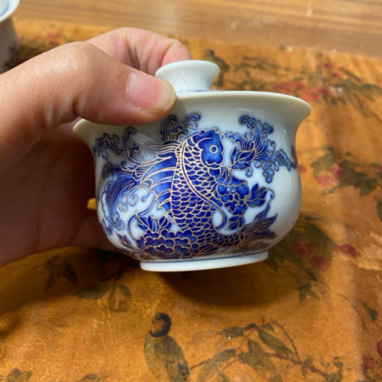 青花描银锦上添花福袋盖碗