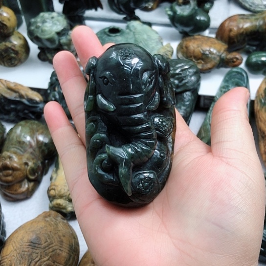 岫岩河磨玉（透闪石质玉）把件未镶嵌