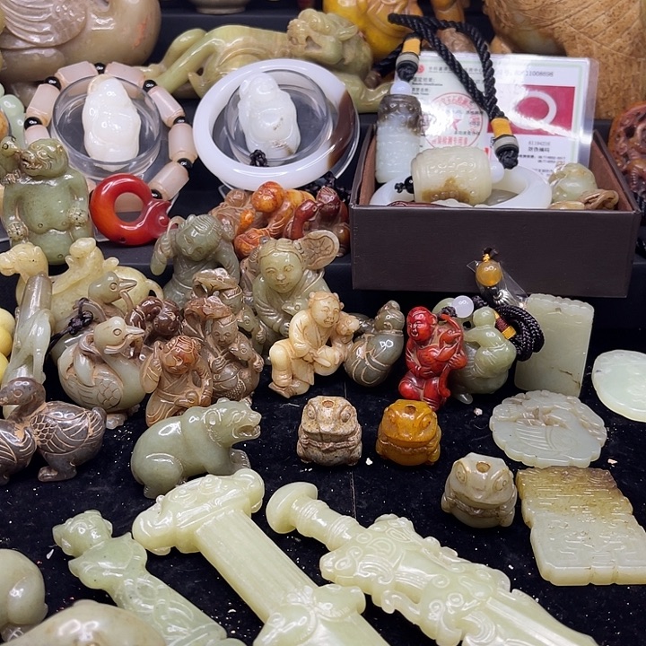 玉***畔蛇纹石玉未镶嵌挂件