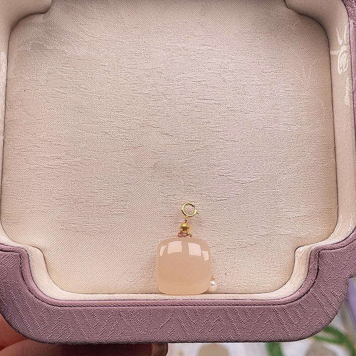 和田玉颈饰18K金镶嵌A*E