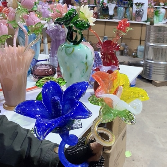 琉璃花瓶高45厘米宽9厘米