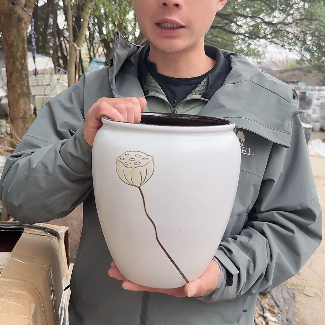 紫砂花盆口18高23（一个刻绘老庄白色