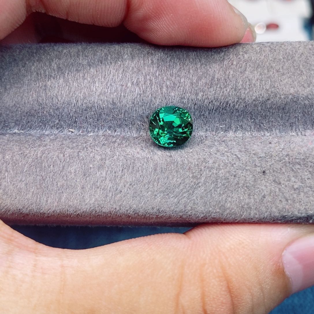 碧玺裸石未镶嵌碧玺2.05克拉