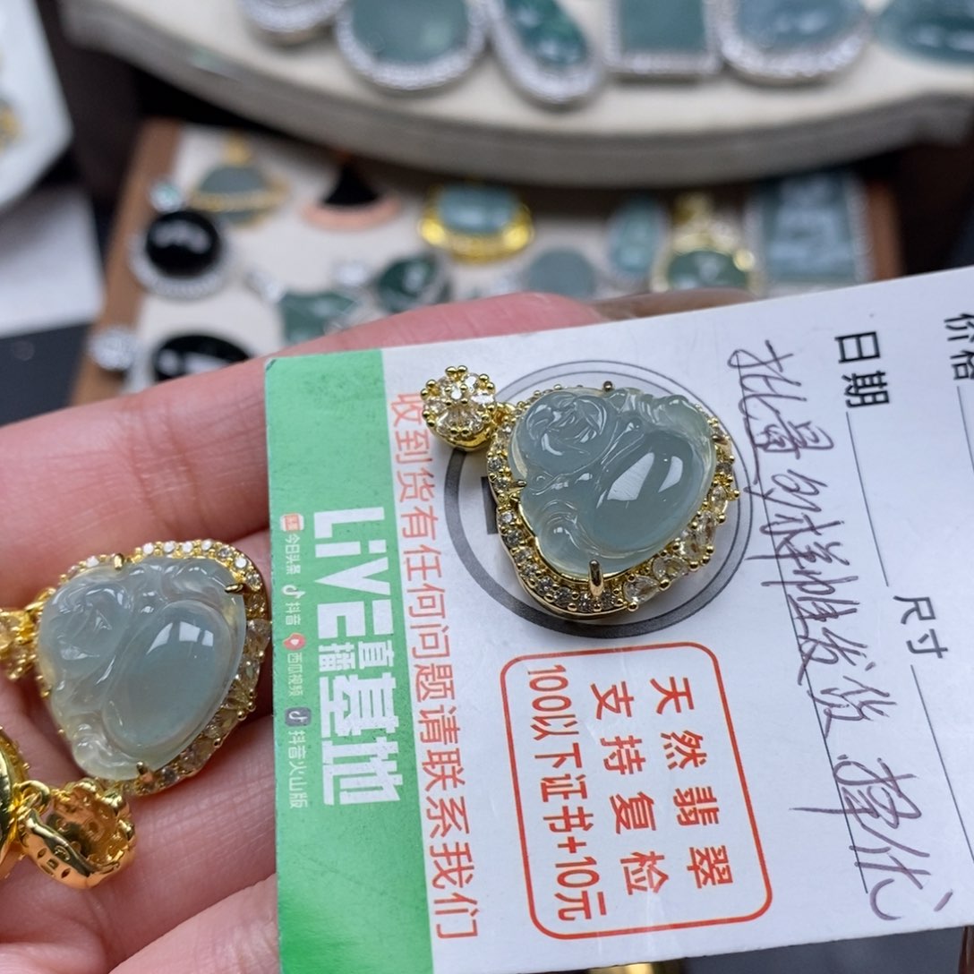 翡翠颈饰未镶嵌翡翠