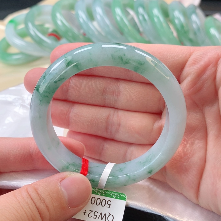 翡翠手镯未镶嵌缅甸A货翡翠手镯