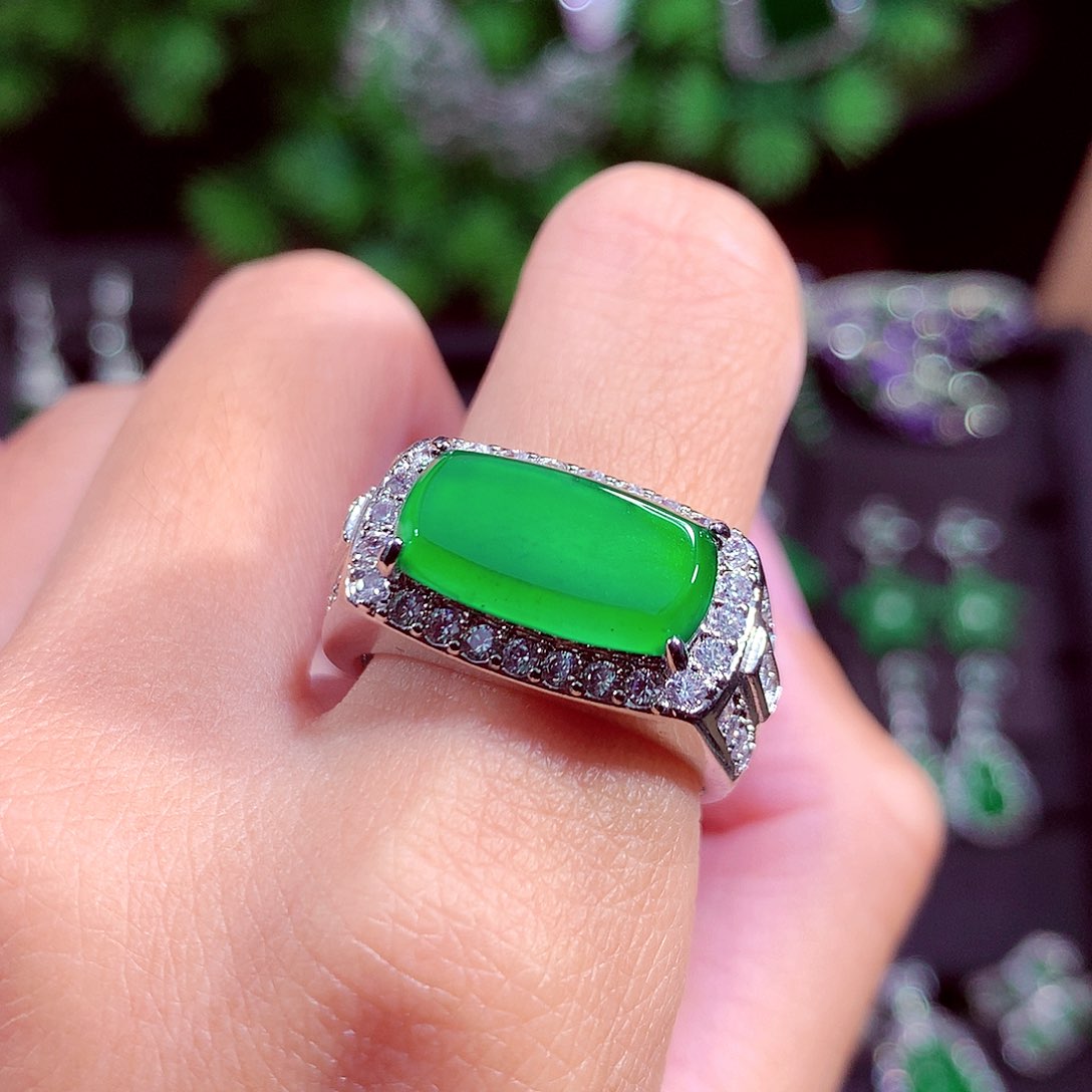 颈饰未镶嵌翡翠天然