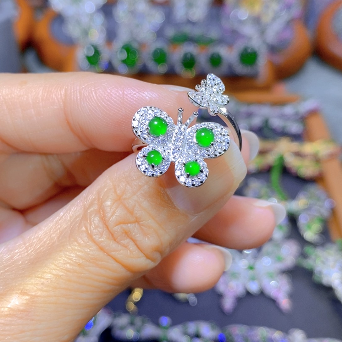 翡翠颈饰银S925镶嵌天然翡翠