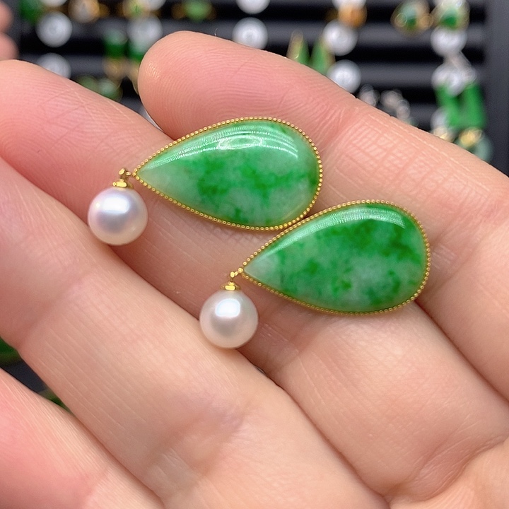 奥***余翡翠18K金镶嵌耳饰天然翡翠