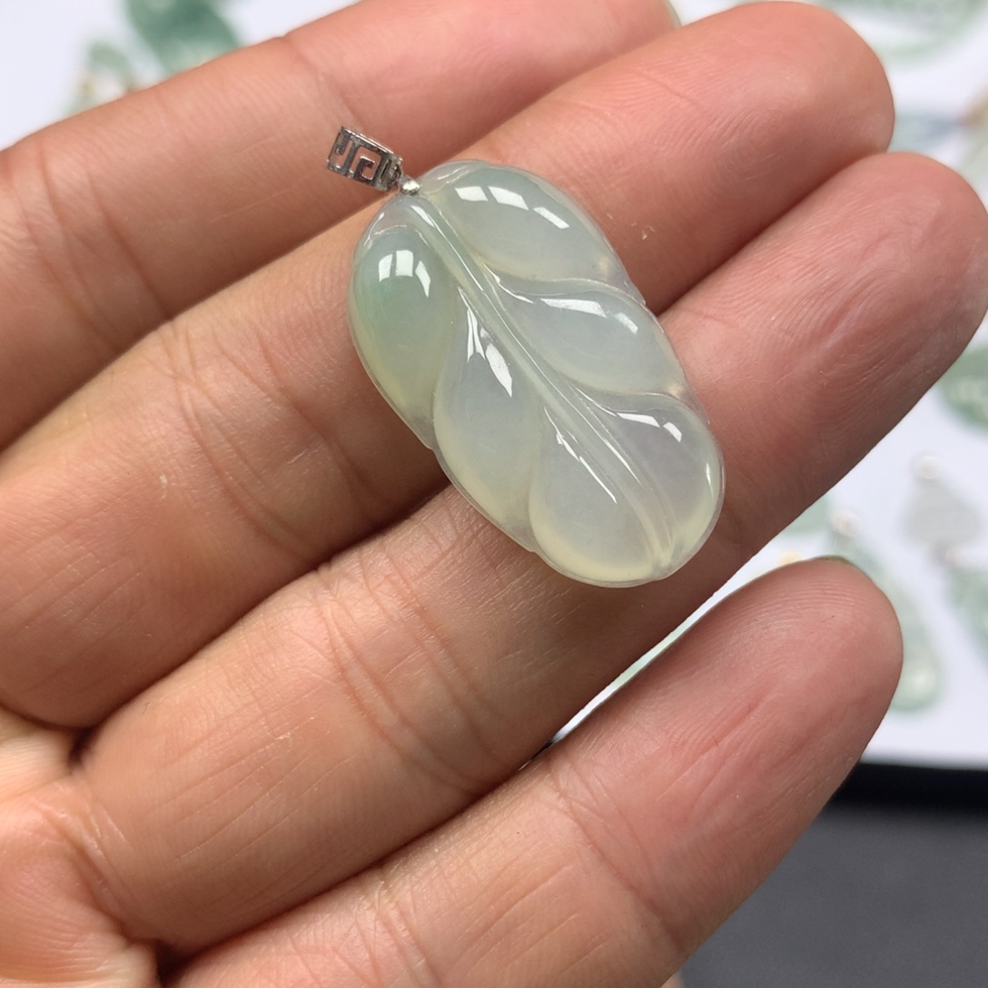 【闪购商品】翡翠颈饰18K金镶嵌L****0叶子