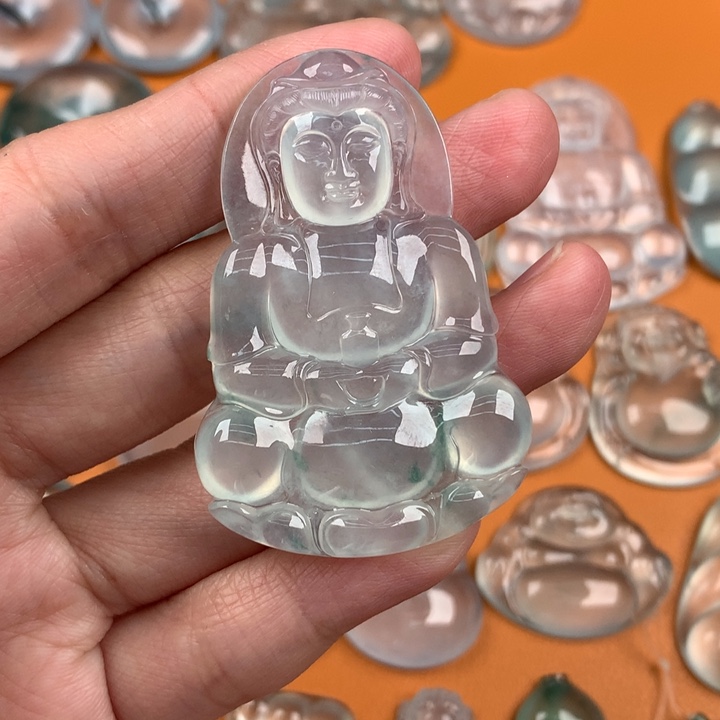 翡翠挂件未镶嵌….