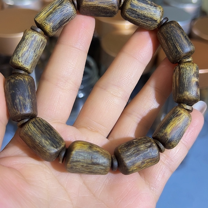 沉香手串再**尘沉水老料树心油单圈乌身圆叶1.221