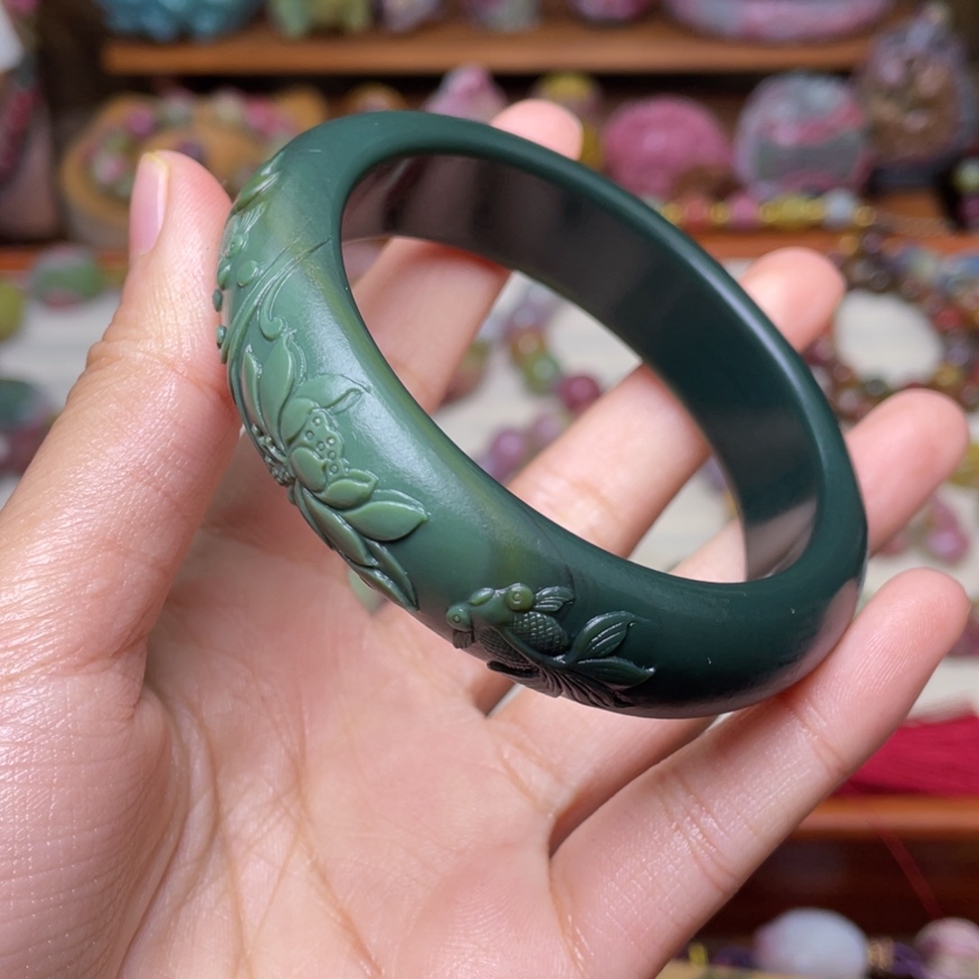 玛瑙/玉髓珠宝半成品未镶嵌半**月盐源玛瑙荷花鱼稀有手镯