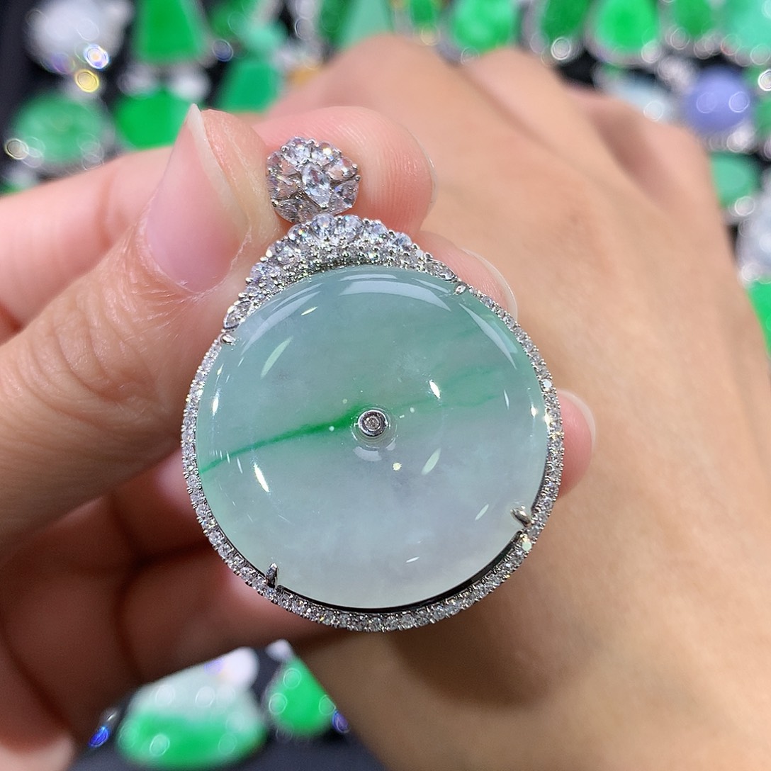 翡翠18K金镶嵌颈饰