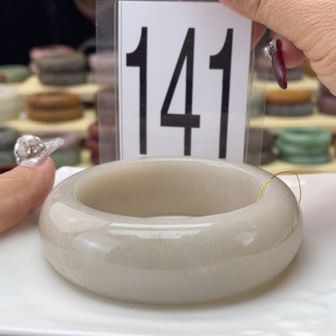 【闪购商品】石英质玉手镯未镶嵌