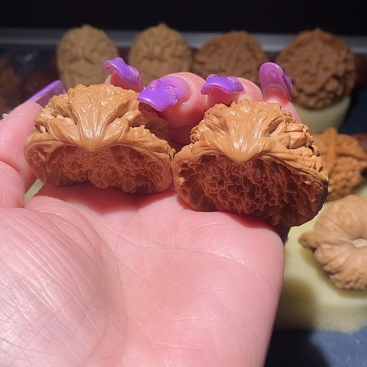 爱***人大叶紫檀（黑酸枝木类）