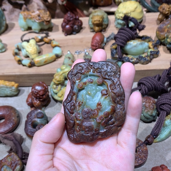 未镶嵌岫岩河磨玉（透闪石质玉）挂件