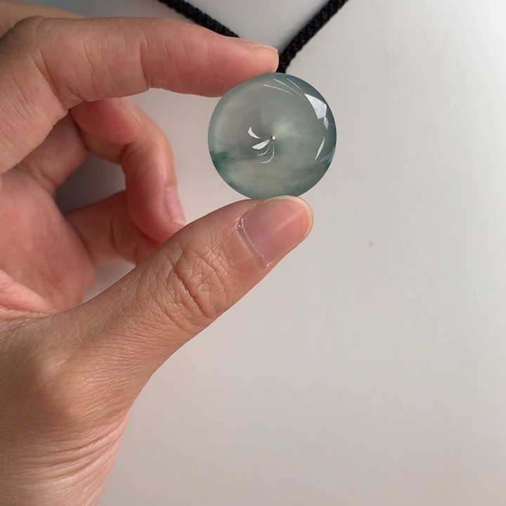 翡翠挂件未镶嵌….