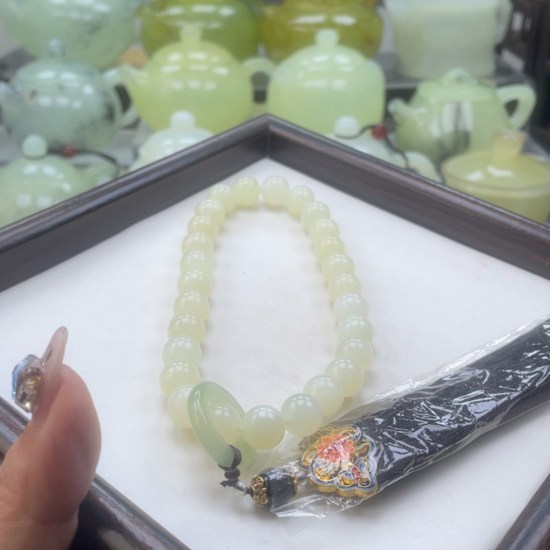 蛇纹石玉未镶嵌手持