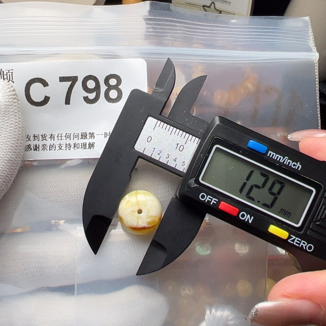 琥珀裸石未镶嵌琥珀裸石未镶嵌微瑕