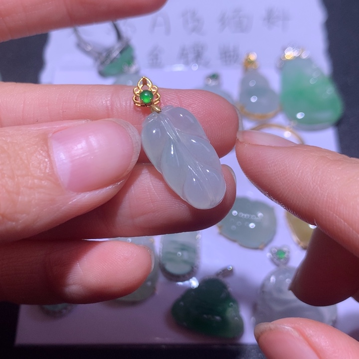 翡翠颈饰18K金镶嵌翡翠