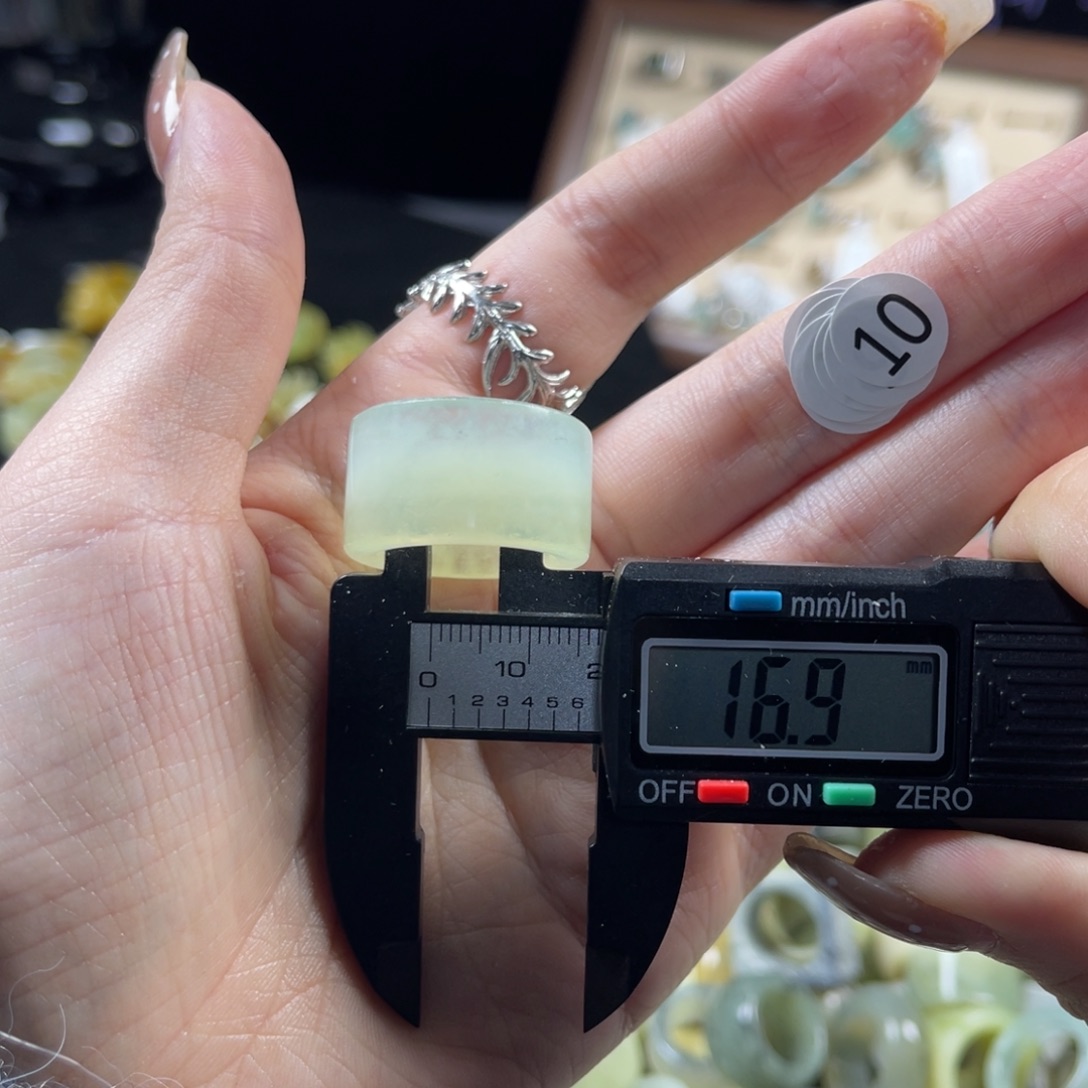 蛇纹石玉未镶嵌戒指