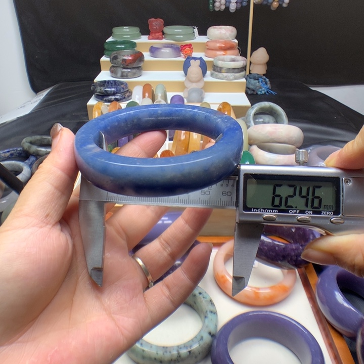 未镶嵌手镯石英质玉