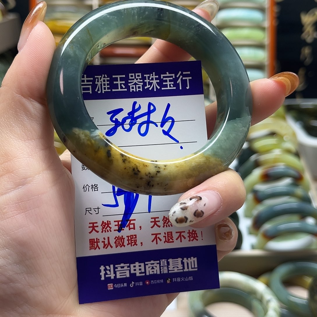 琳***7岫玉未镶嵌手镯默认微瑕啊不退换