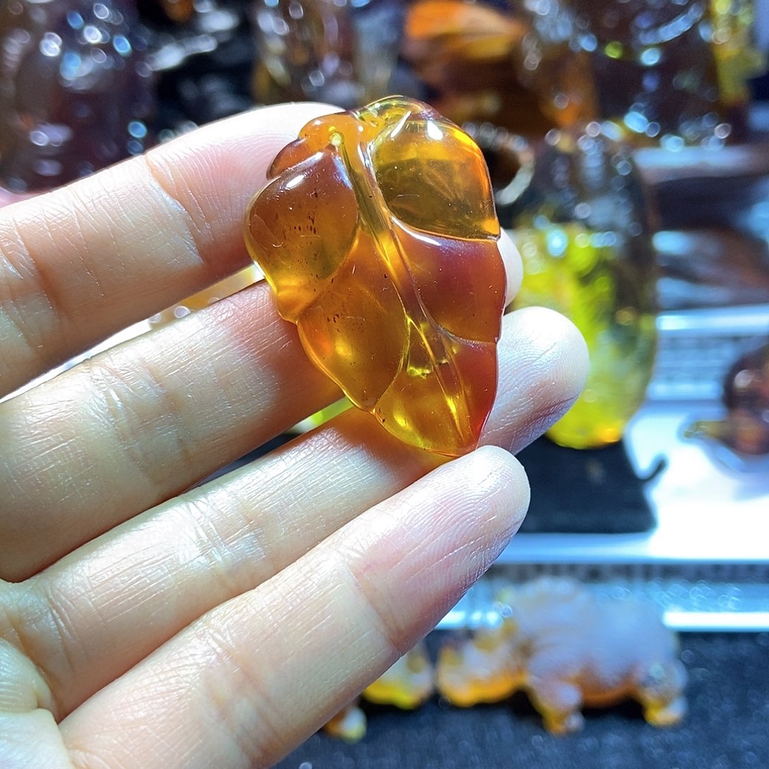 未镶嵌颈饰琥珀缅甸天然琥珀吊坠