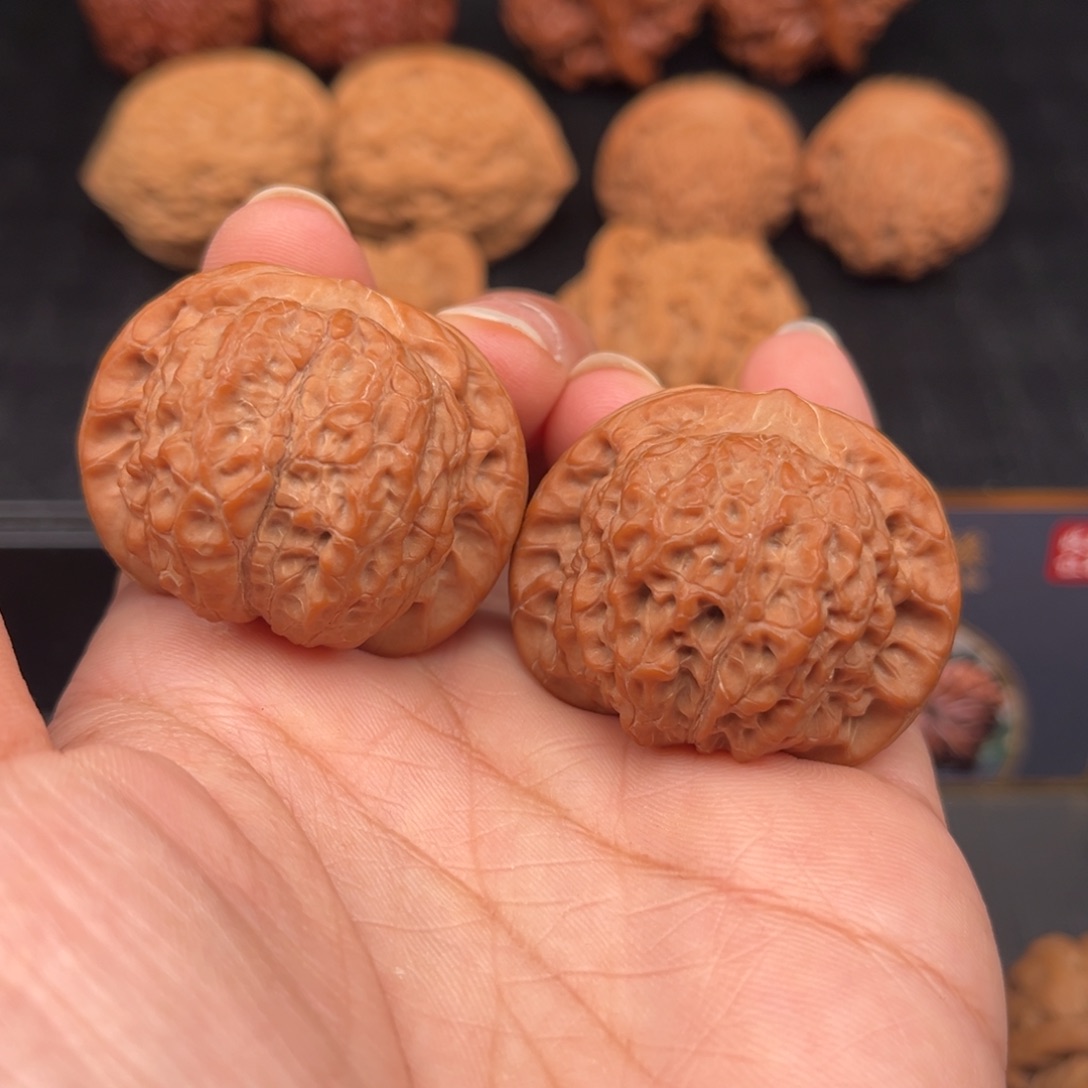 文玩核桃吊坠原树血麒麟37