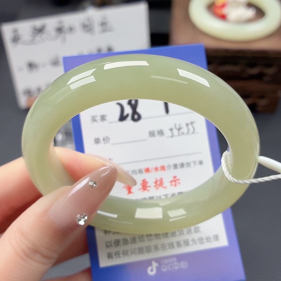 和田玉未镶嵌手镯