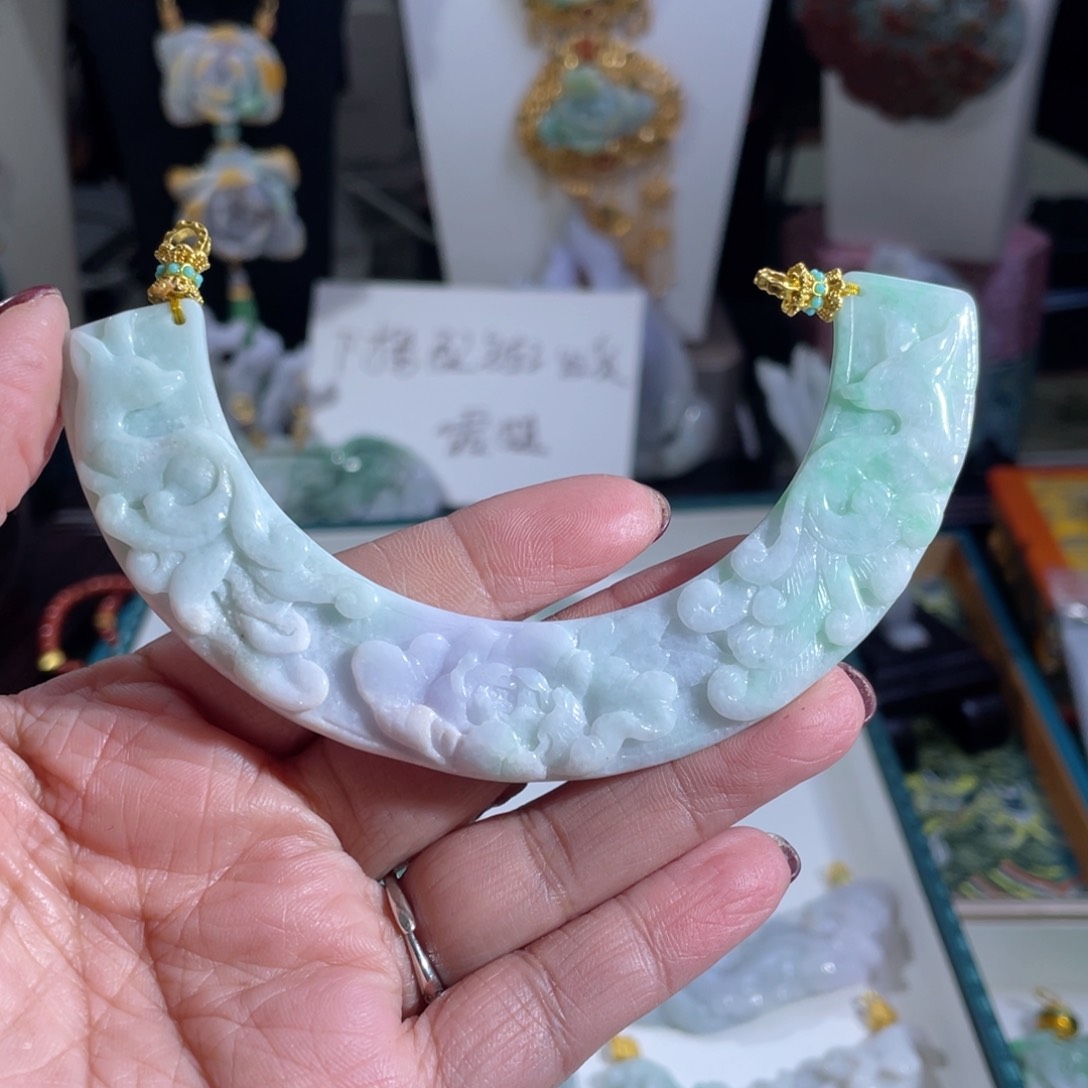 翡翠颈饰未镶嵌翡翠山水大弯弯