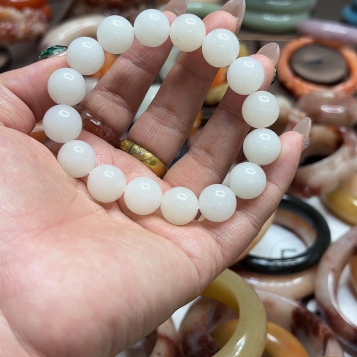 石英岩玉合金颈饰