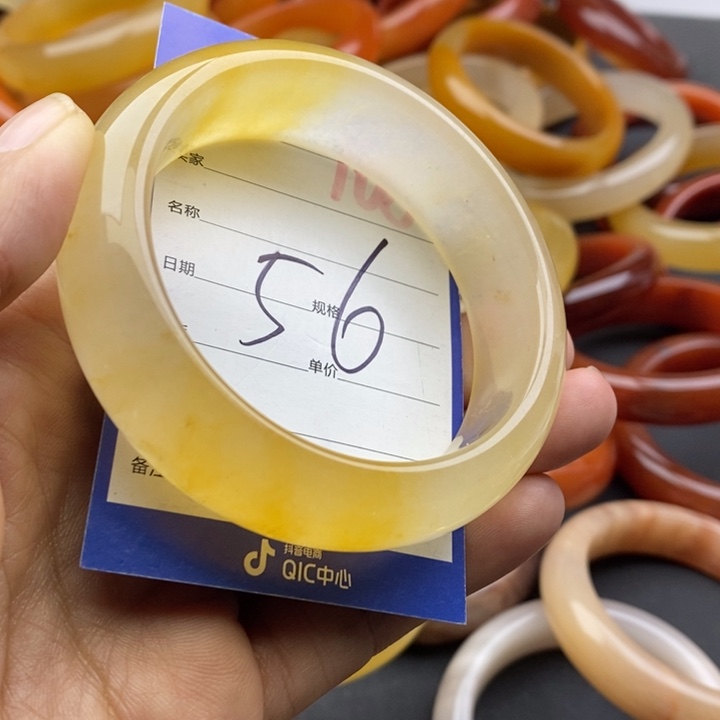 未镶嵌手镯石英质玉