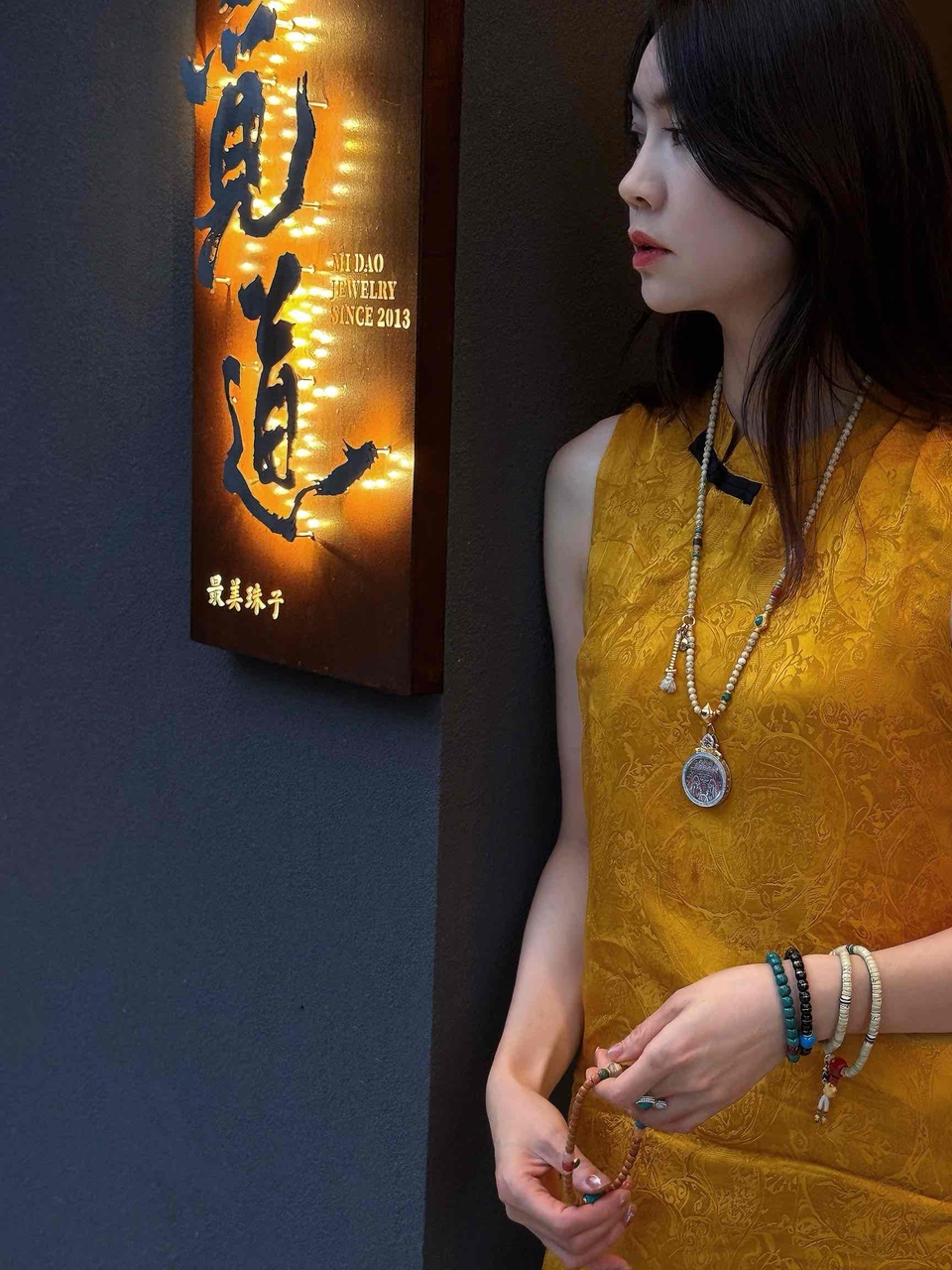 帝王金-新中式重工花朵刺绣盘扣无袖上衣ss26241