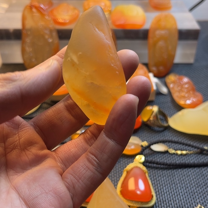 石英质玉颈饰未镶嵌珠*