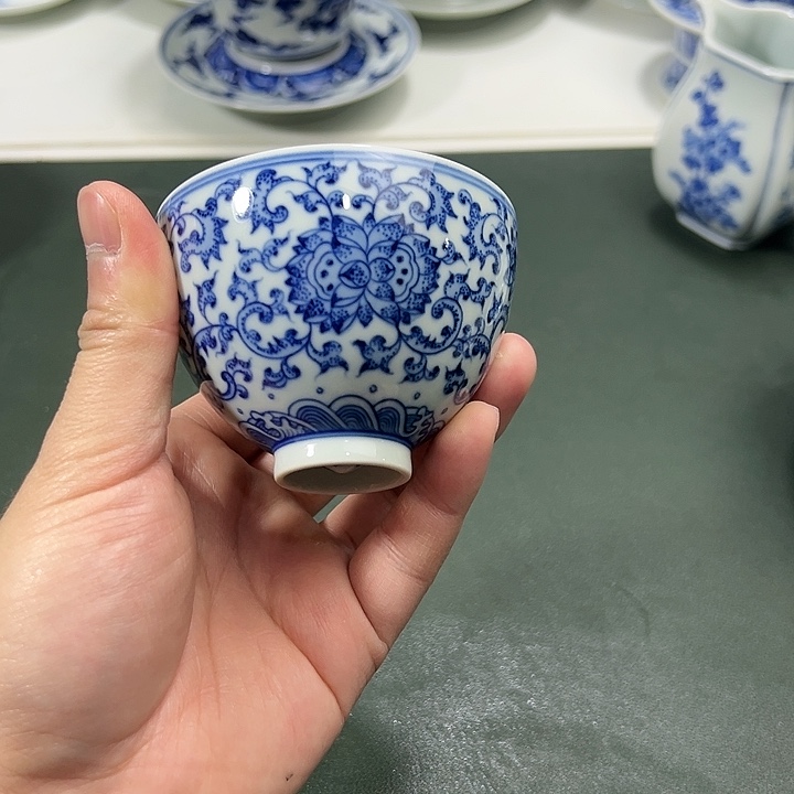 微瑕柴窑点工缠枝花卉薄胎鸡心杯